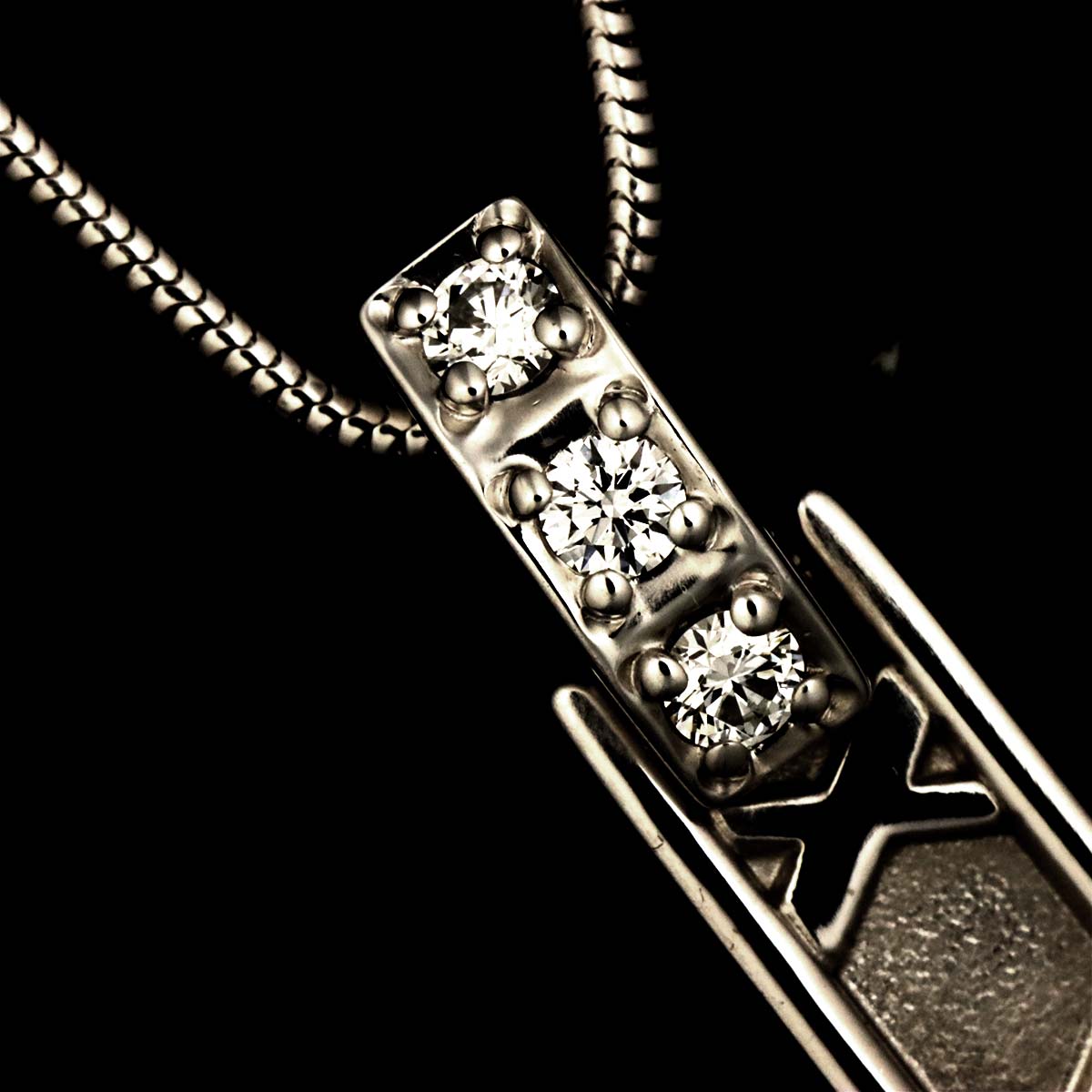 Atlas Diamond Necklace 18K White Gold 750