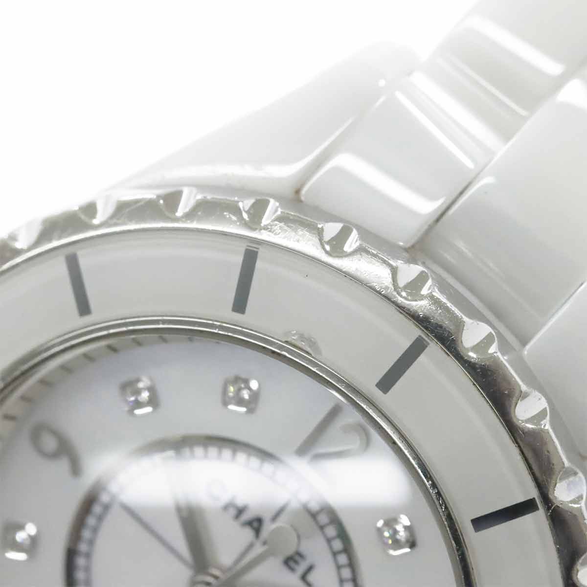 J12 H2422 33mm 8P Diamond Quartz White Shell Dial Ladies Watch