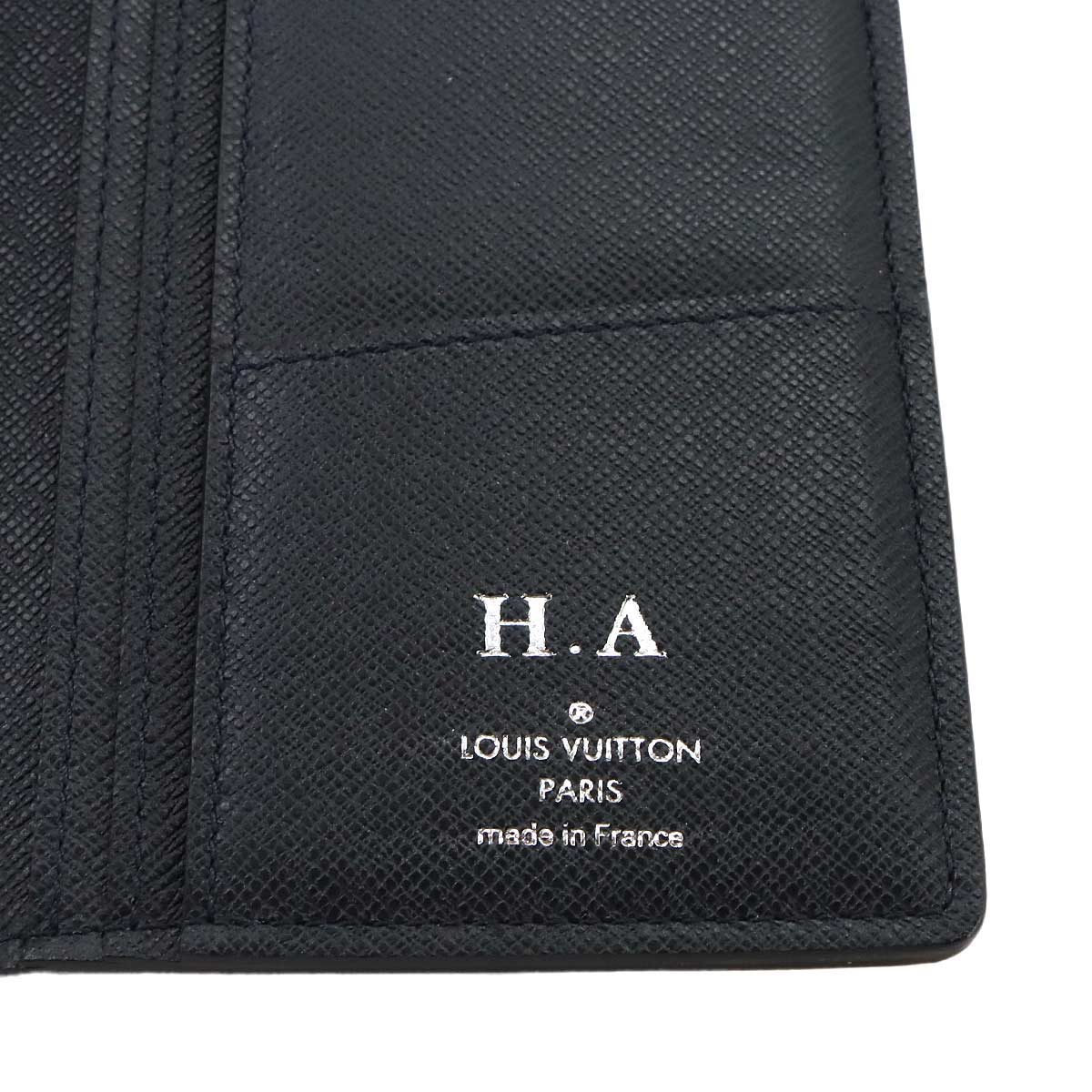 LOUIS VUITTON Taiga Brazza Long Wallet Leather Noir M32572