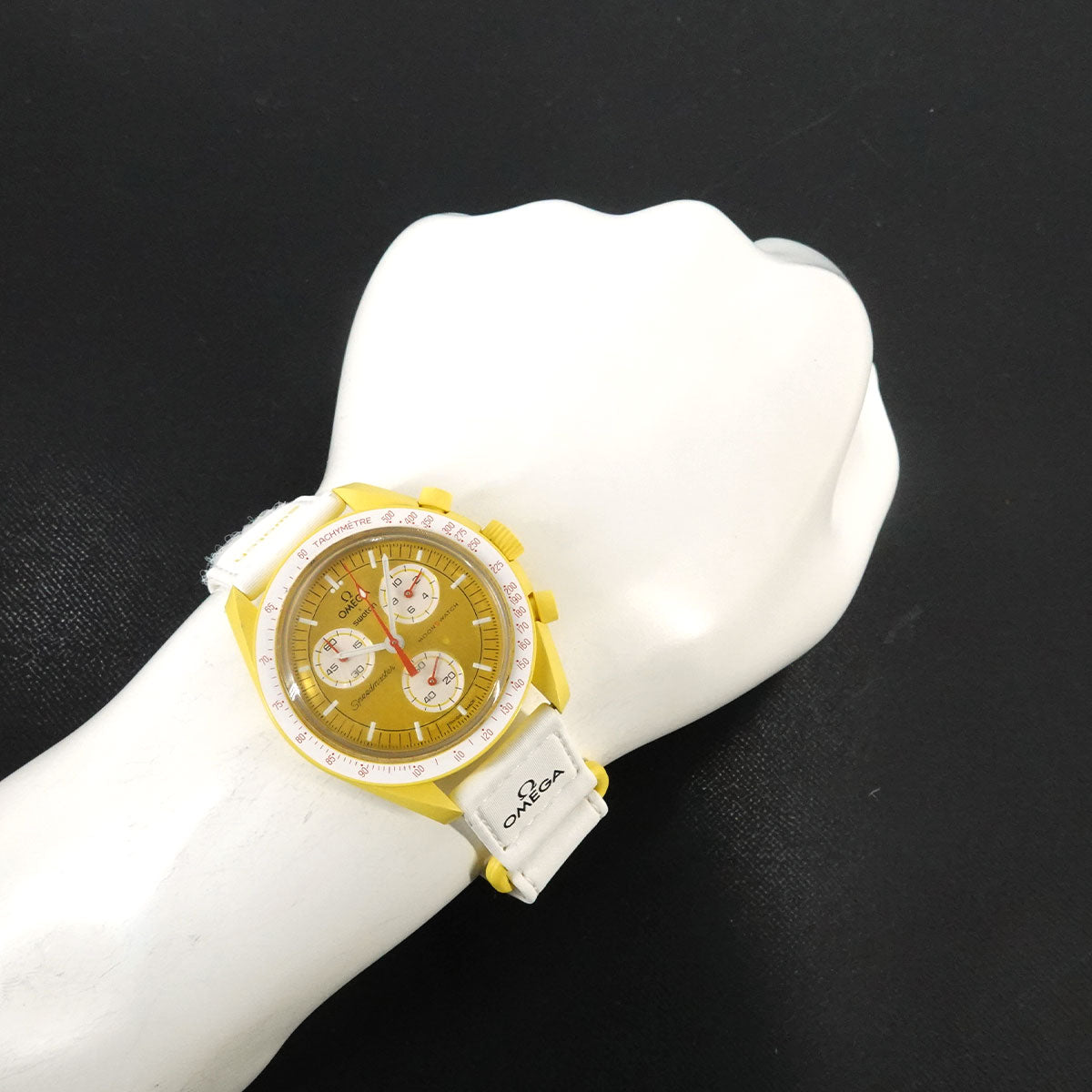 BIOCERAMIC MOONSWATCH MISSION TO THE SUN SO33J100 Quartz