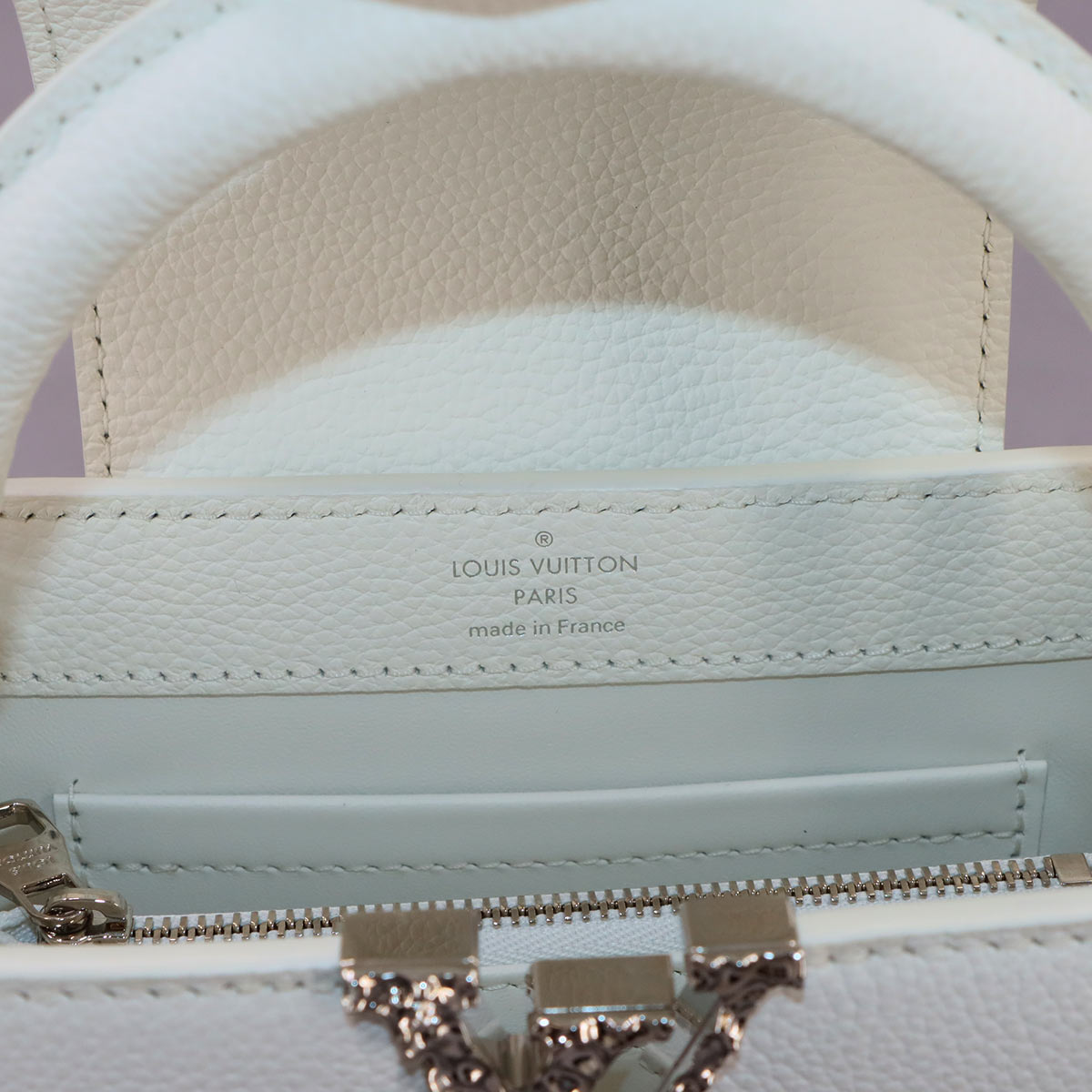 Capucines EW MM Hand Shoulder Bag Taurillon Leather