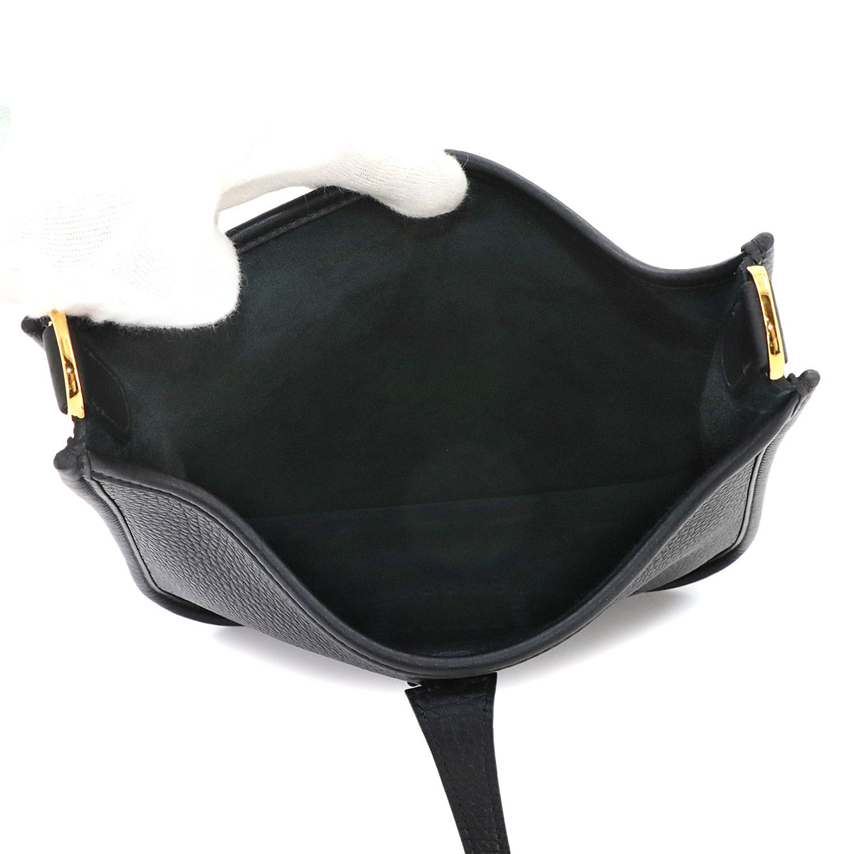 Evelyne3 23 Shoulder Bag Taurillon Clemence Black