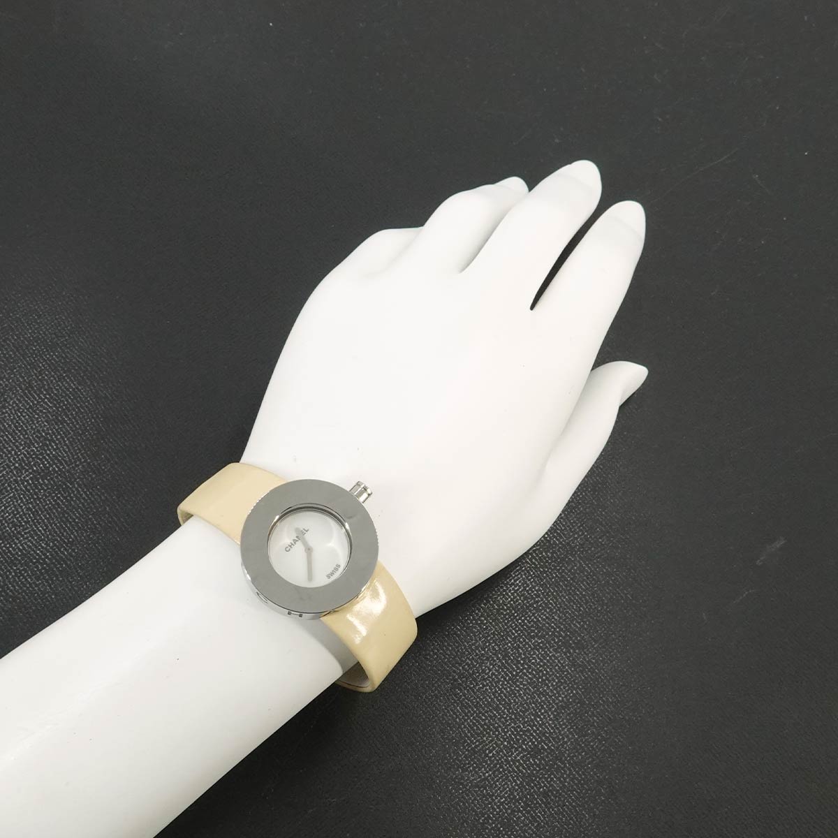 La Ronde H0580 Quartz White Dial Enamel Ladies Watch
