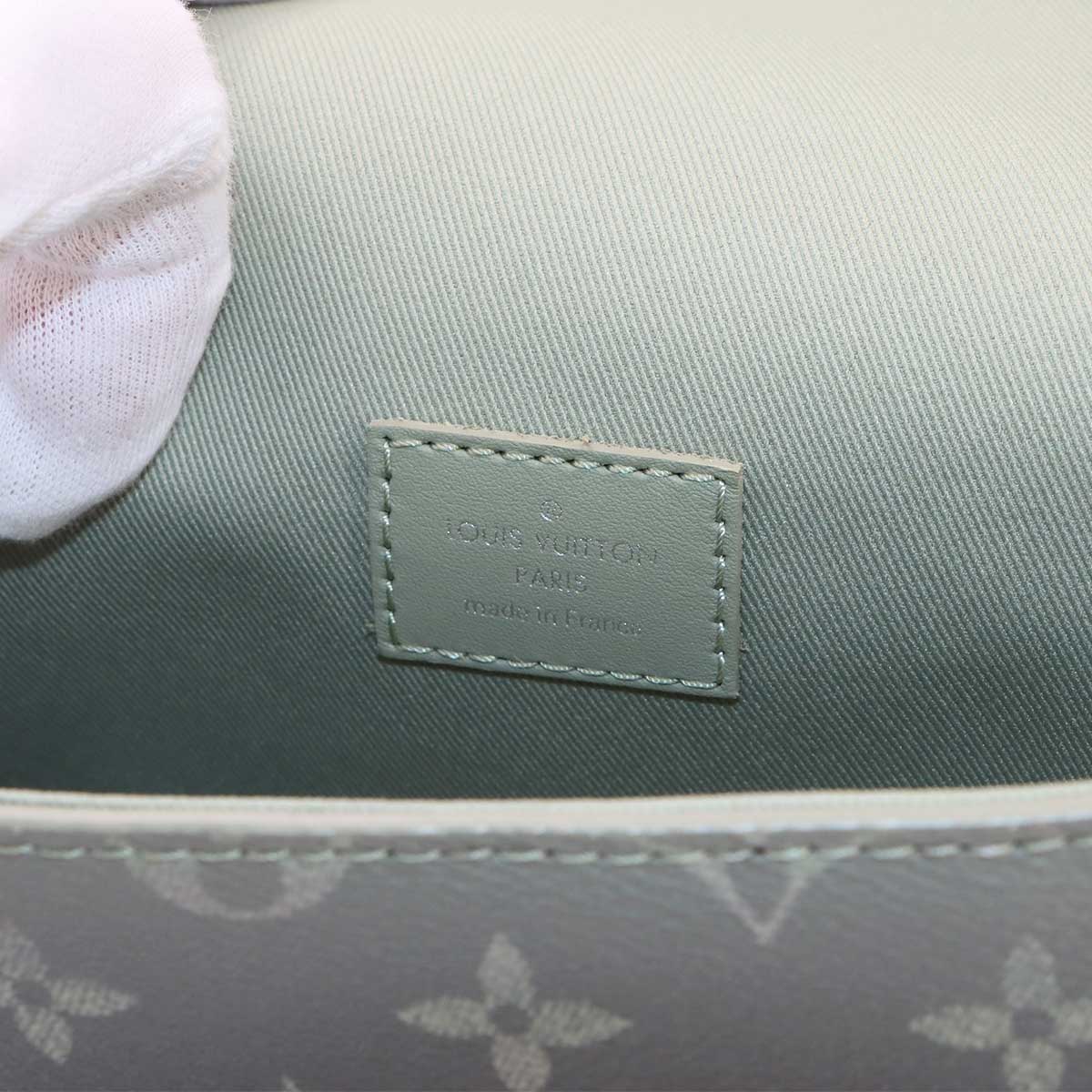 Monogram Gradient Steamer Wearable Wallet M11543 Purse