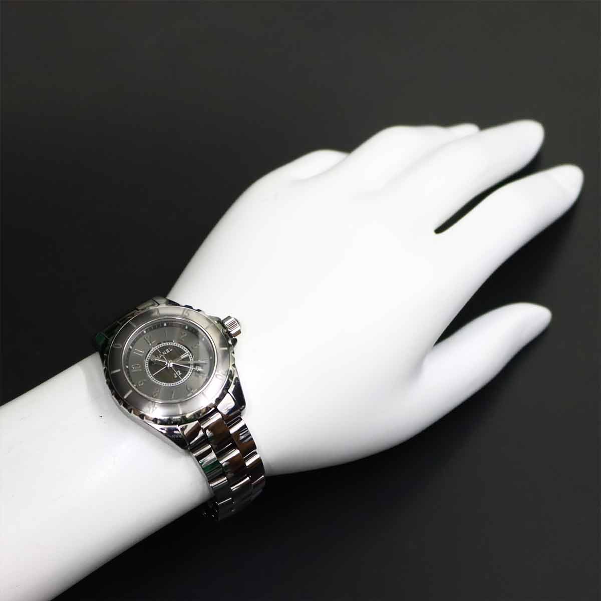 J12 Chromatic 33mm H2978 Ladies Ceramic Quartz
