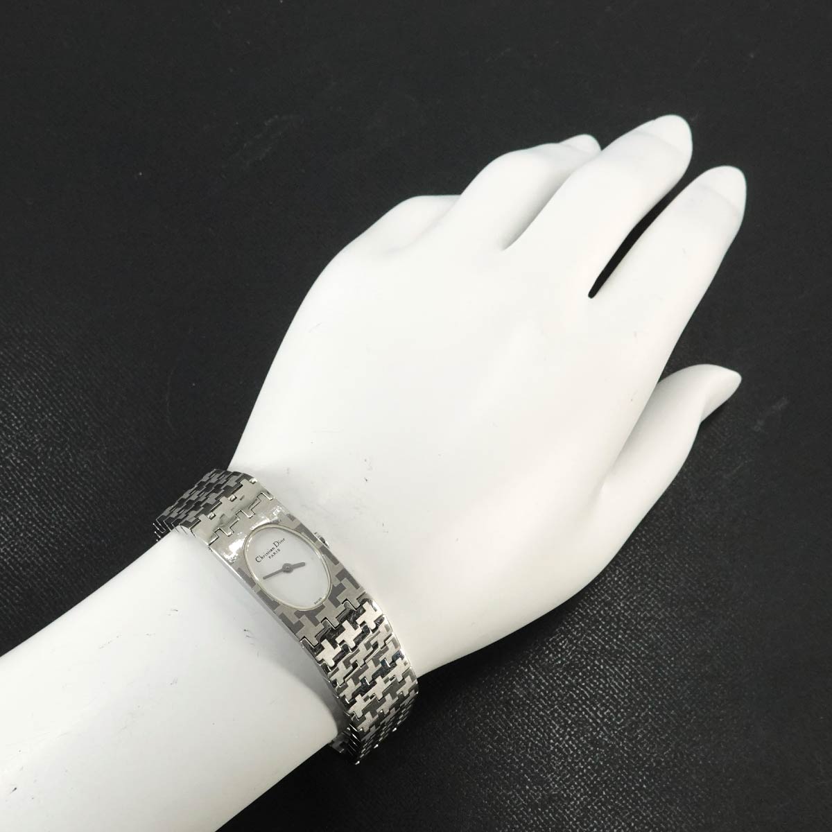 Miss Dior D70 100 Silver Dial Quartz Ladies Watch