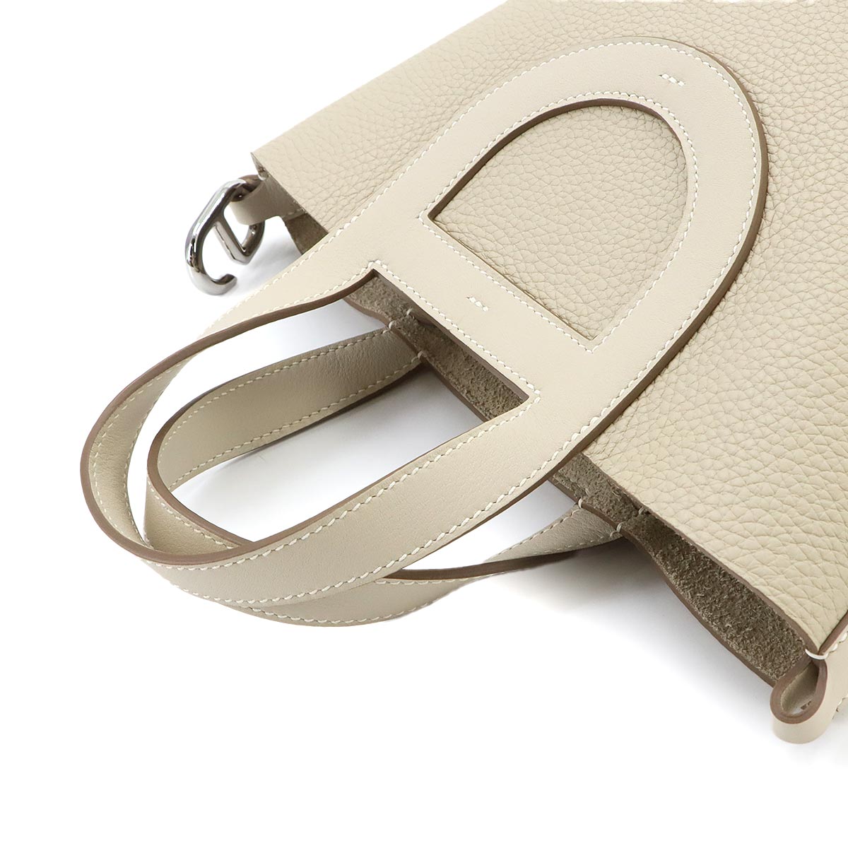 In the Loop 18 Hand Bag Taurillon Clemence Swift Craie