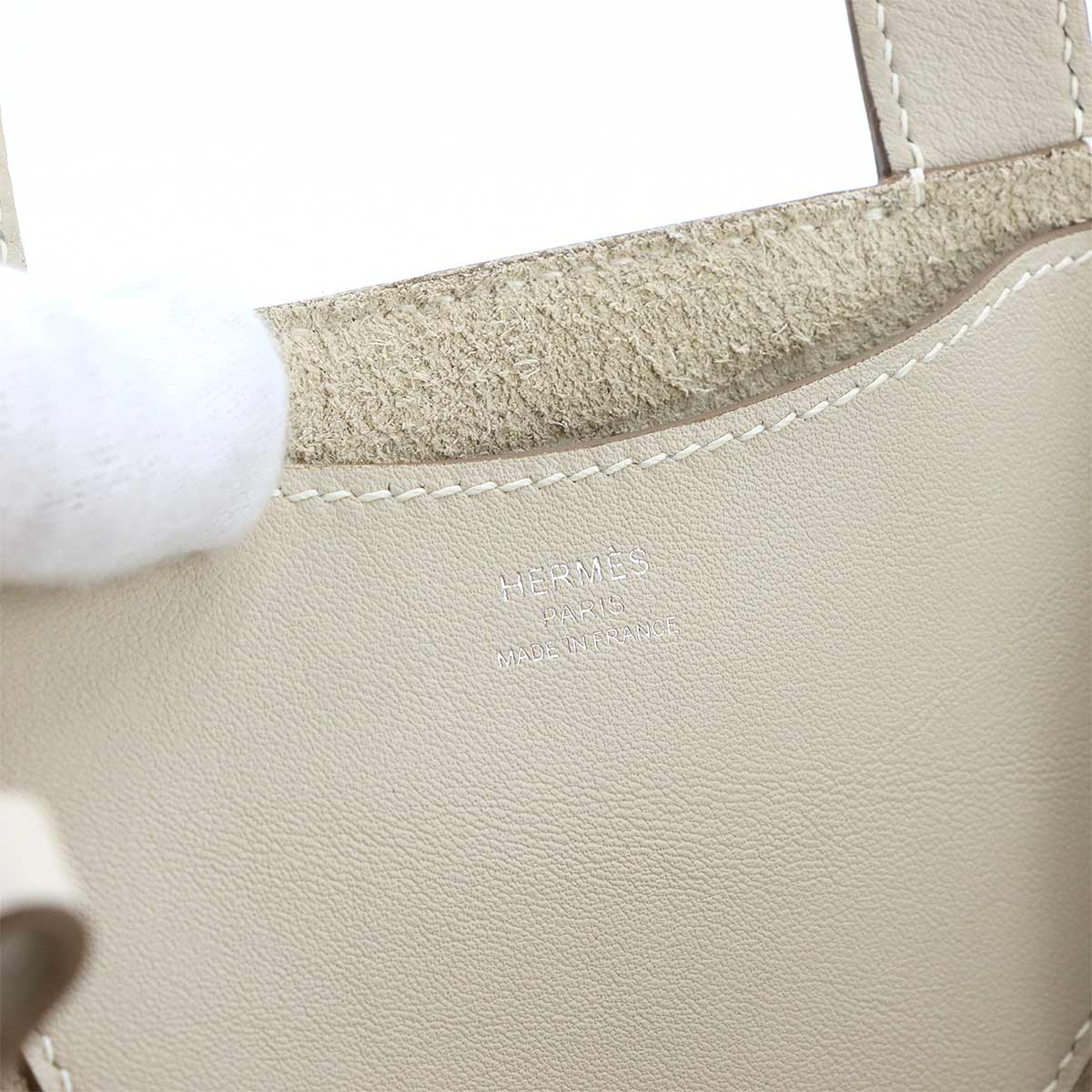 In the Loop 18 Hand Bag Taurillon Clemence Swift Craie