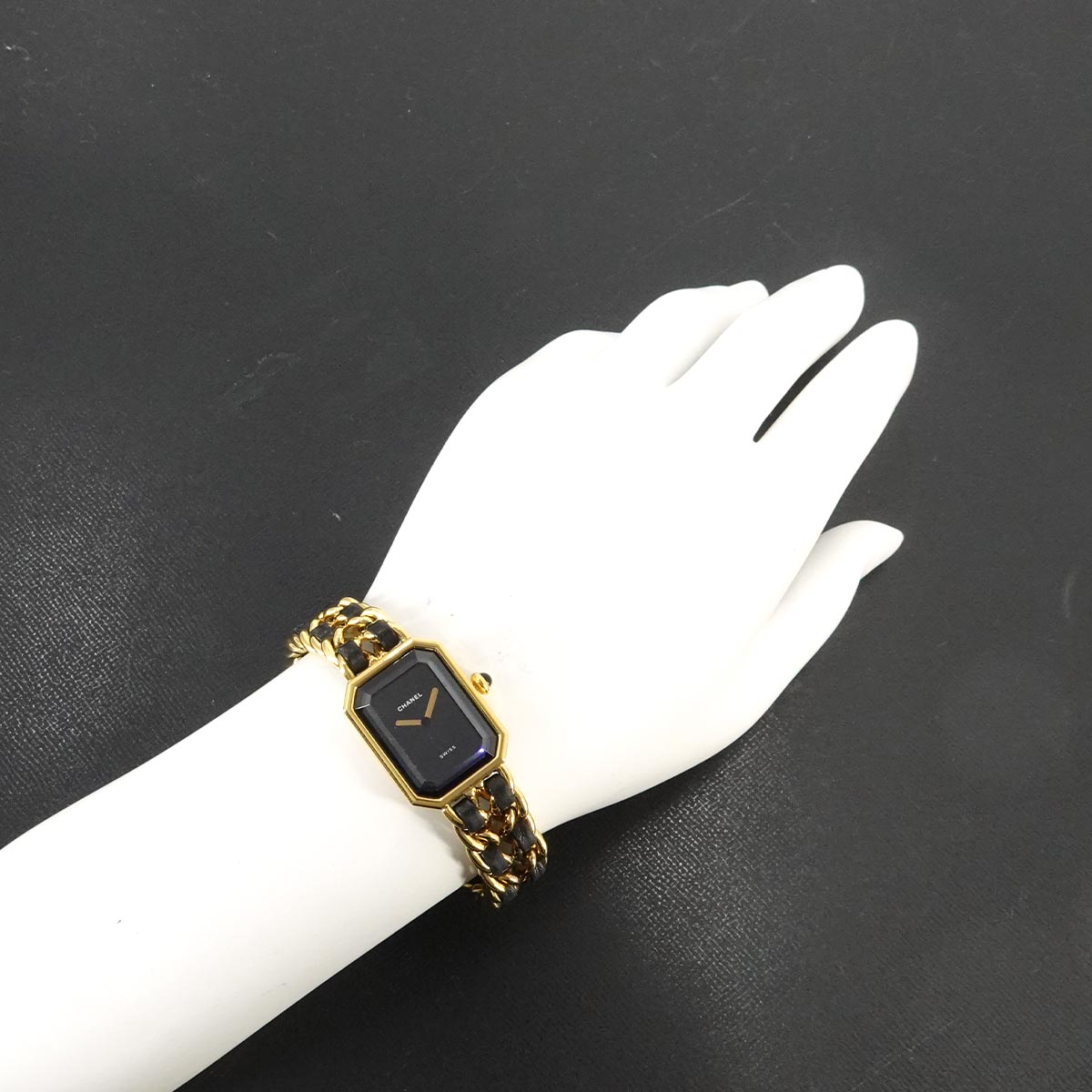 Premiere Size M H0001 Vintage Quartz Black Dial Ladies Watch