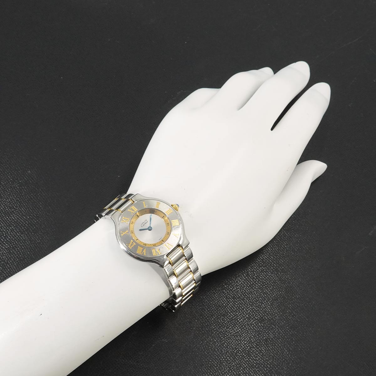 Must 21 Van Thian W10072R6 Quartz Silver Dial Boys Watch